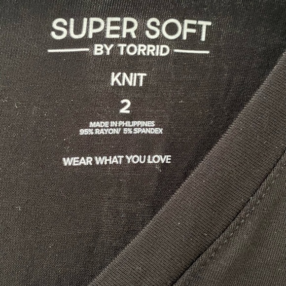 Torrid soft top sz2 tunic length - Picture 2 of 2
